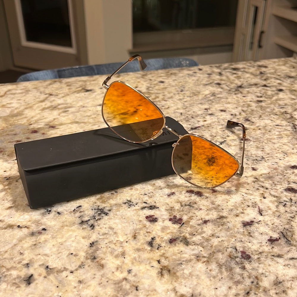 MVMT ORANGE FADE SUNGLASSES